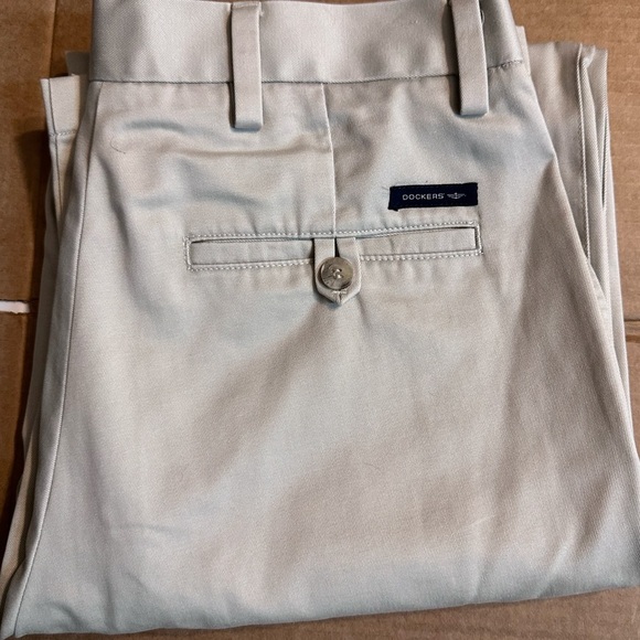 Dockers Straight Fit pants size  30/32 - Picture 1 of 4
